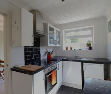 3 bedroom semi-detached house to rent - Photo 5