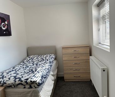 Room in a Shared House, Bearwood Road, B66 - Photo 2