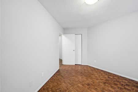 For Lease - 2350 Dundas Street Unit# 2607A, Toronto, Ontario - Photo 4