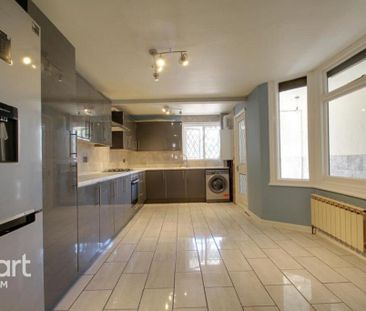 4 bedroom terraced house to rent - Photo 6