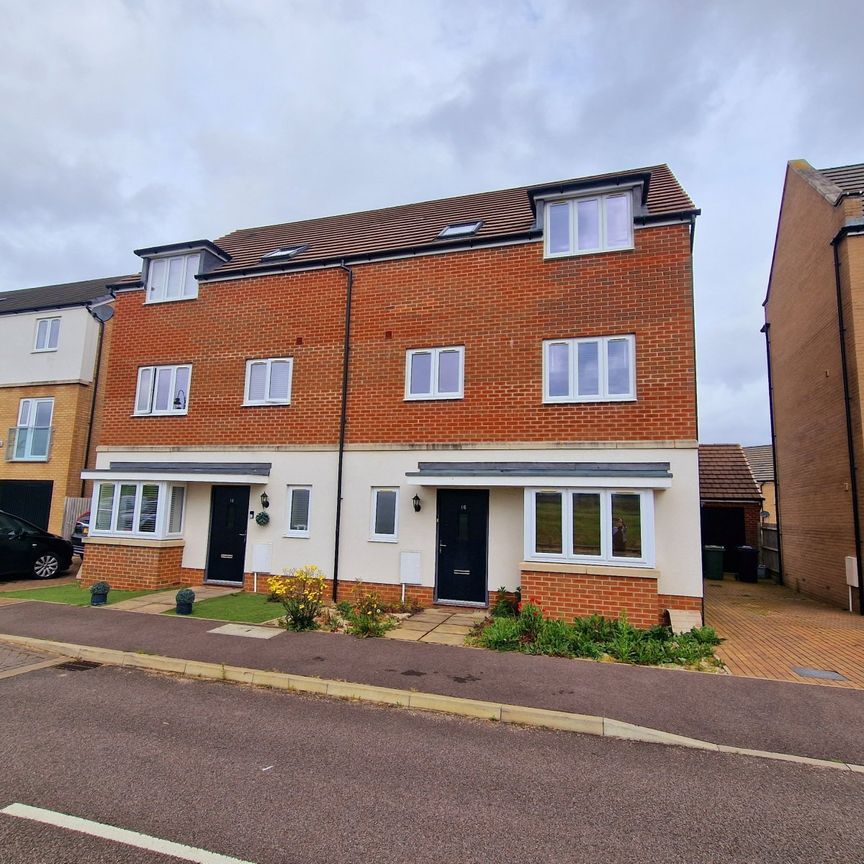 PETERBOROUGH - Photo 2