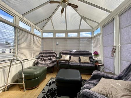 3 bedroom detached bungalow to rent - Photo 4
