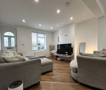 Sompting Road, Worthing, BN14 2 bedroom house to rent - Photo 2