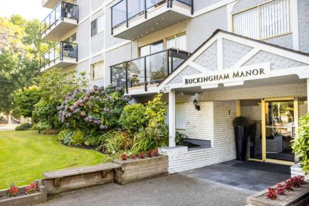 Buckingham Manor — 1 Bedroom available at 967 Collinson Street, Victoria - Photo 3
