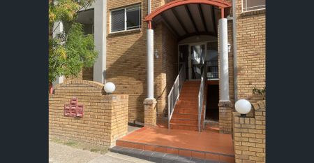 "CASA PASHEN" - Charming 2-Bedroom Unit with City Views - Photo 4