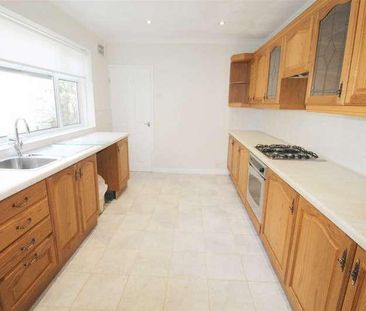 The Parade, Trallwn, Pontypridd, CF37 - Photo 4