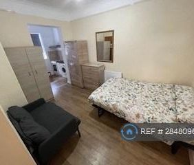 Studio to rent - Photo 1