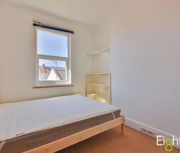 4 bedroom terraced house to rent - Photo 4