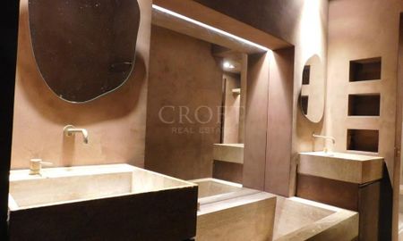 Centro Storico – Via Giulia: Prestigioso Appartamento di 125 mq Croft Real Estate propone in vendita un elegante appartamento di 125 mq, finemente ristrutturato, situato in un palazzo d'epoca con ascensore. rif. 2395 - Photo 3