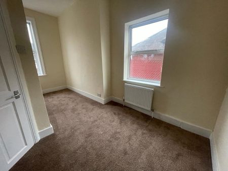 3 bedroom flat to rent - Photo 3