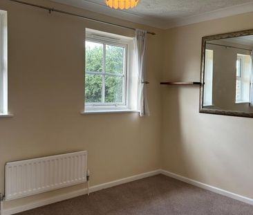 3 bedroom end of terrace house to rent - Photo 2
