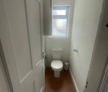 Studio Flat, Albert Road, B33 - Photo 6