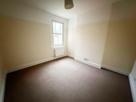 2 bedroom ground floor flat to rent - Photo 3