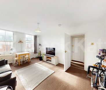 Located only a short walk to Angel station and the popular Upper St... - Photo 3