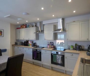 1 bedroom in a house share to rent - Photo 3
