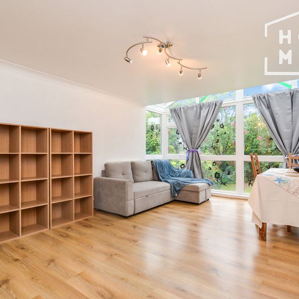 Pendlebury House, SE18 - Photo 1