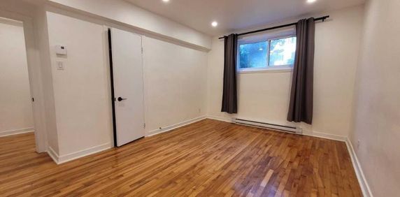 GRAND 3 1/2 - 3485 ELLENDALE - RECEMMENT RENOVE - Photo 2