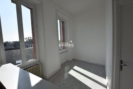 Location Appartement 3 pièces 98m² CARENTAN LES MARAIS 50500 - Photo 3