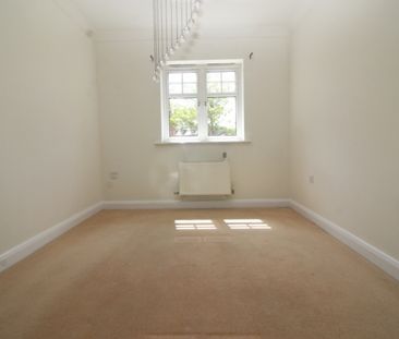 3 Bedroom Town House - Photo 2