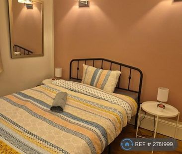 1 bedroom in a flat share to rent - Photo 5