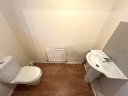 4 bedroom detached house to rent - Photo 3