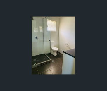 Modern Family Home - Photo 5