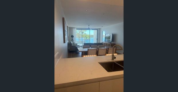 FULLY FURNISHED (cleaner inc) - Enjoy a serene lifestyle by the water - Photo 1