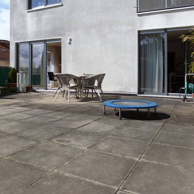 Moderne 2-Zimmer Wohnung mit großer Terrasse und Balkon, KS-Schlangenweg - Photo 1