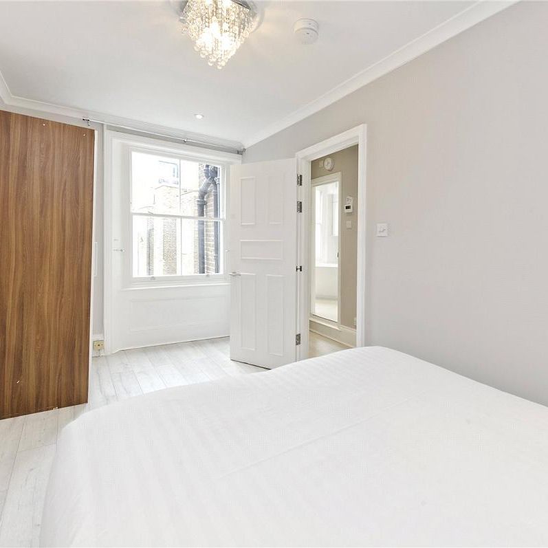 2 bedroom flat in London - Photo 2