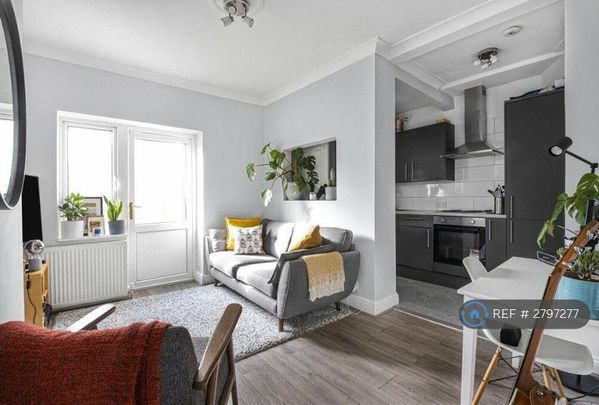 1 bedroom flat to rent - Photo 1