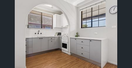 Private updated apartment offers alluring potential - Photo 5