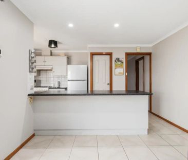 “Spacious 4-Bedroom Family Home in Montague Farm” - Photo 4