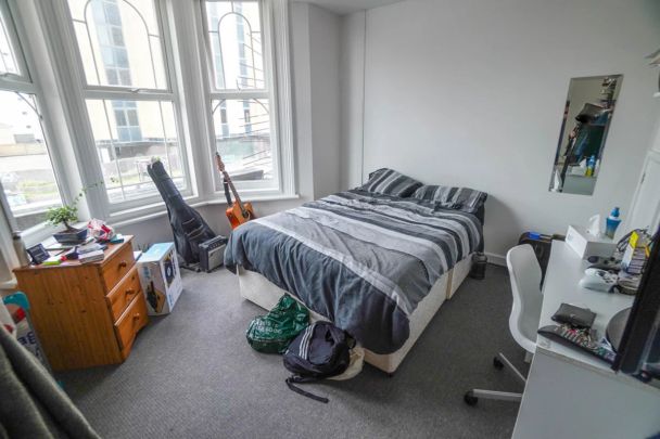 To Rent Holdenhurst Road, Lansdowne, Bournemouth, BH8 £1,350 pcm Tenancy Info - Photo 1