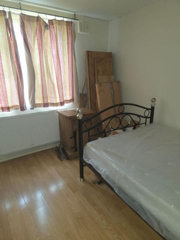 1 bedroom in a house share to rent - Photo 2