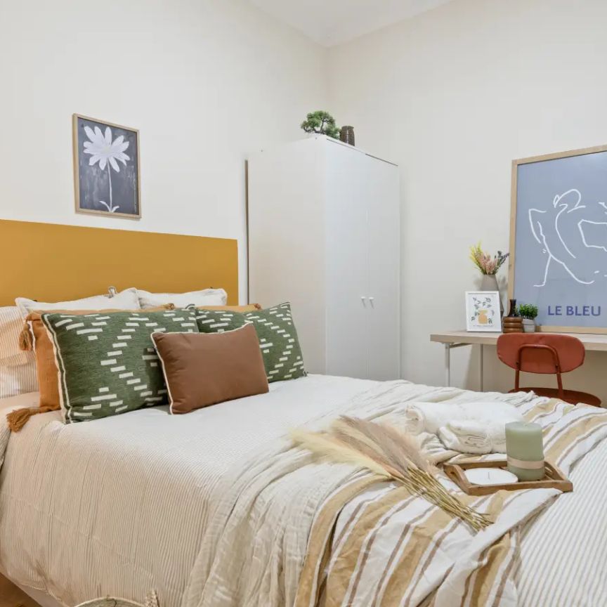 Room in a shared 8-bedroom apartment for rent in l'Antiga Esquerra de l'Eixample, perfect for professionals and students - Foto 1