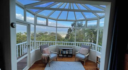 Sunny 2BR Home with harbour views in Brooklyn - Photo 4