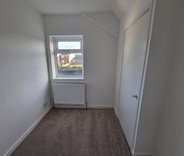 4 bedroom end of terrace house to rent - Photo 3