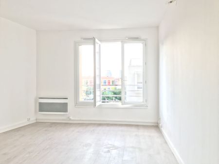 Appartement 1 pièces 25m2 MARSEILLE 3EME 550 euros - Photo 2