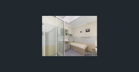 Enjoy Comfort, Style & Convenience in the Heart of Toongabbie - Photo 5