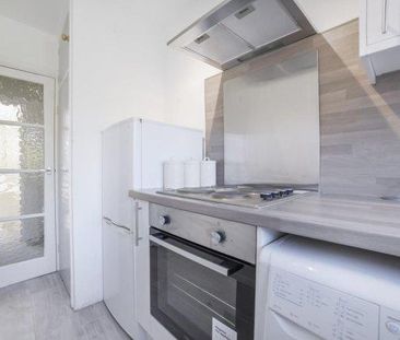 3 bedroom flat to rent - Photo 6