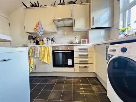 Royal Park Mount, Hyde Park, LS6 1HL, Leeds - Photo 5