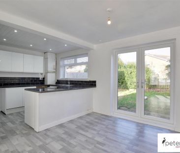 3 bedroom semi-detached house to rent - Photo 6