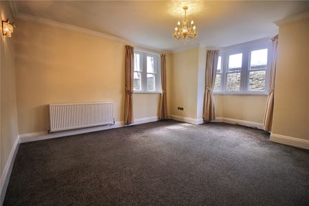 3 bed detached house to rent in The Lodge, Nunthorpe Hall, TS7 - Photo 2