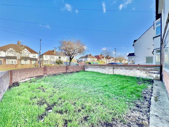 4 bedroom semi-detached house to rent - Photo 1