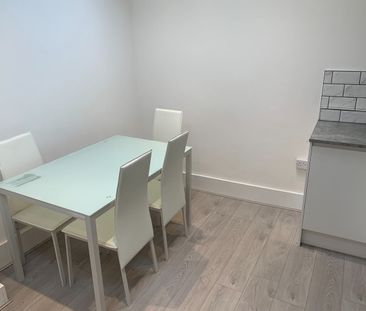 2 Bed Flat, Romford Road, E12 - Photo 3