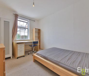 4 bedroom terraced house to rent - Photo 6