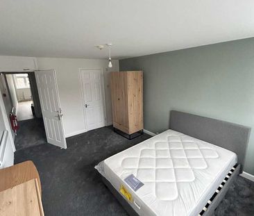 5 Bed Student Accommodation - Photo 3