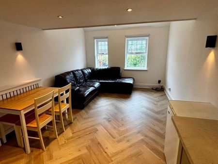2 Bed Terraced House, Elmgreen Close, E15 - Photo 5