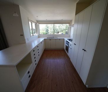 Large lake view home with sleep out. - Photo 5
