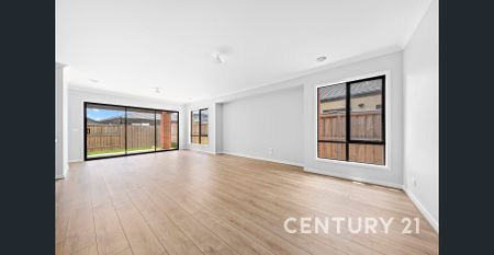 Modern Family Living in Clyde North - Photo 2